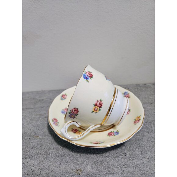 Colclough Tea Cup Saucer Small Rose Clusters Gold Gilt Displaying Tea Cups Gift - Picture 9 of 10